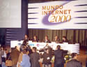 Imagen: Presidente del Gobierno, Excmo. Sr. D. Jos� Mar�a Aznar y el Ministro de Fomento, Excmo. Sr. D. Rafael �lvarez Salgado, en Mundo Internet 2000.