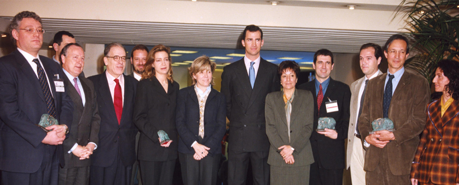 Foto de los participantes en el plenario junto con los ganadores de la edición 2011